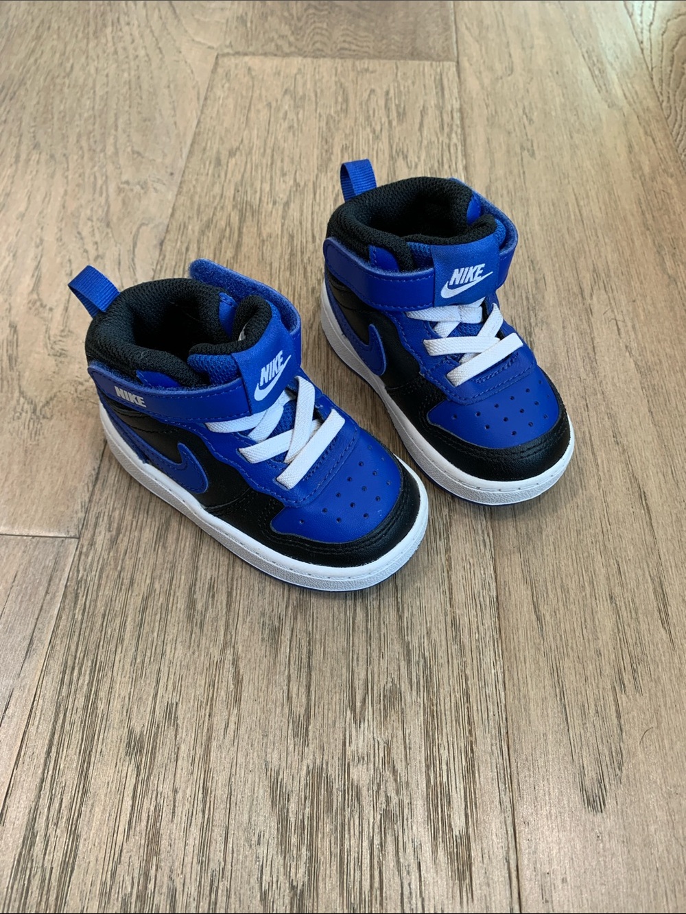 NWOT Nike Court Borough Mid 2 Size 5C